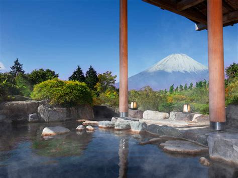 富士山天然水spa サウナ鷹の湯 - 温泉と富士山の神秘的な関係を探る